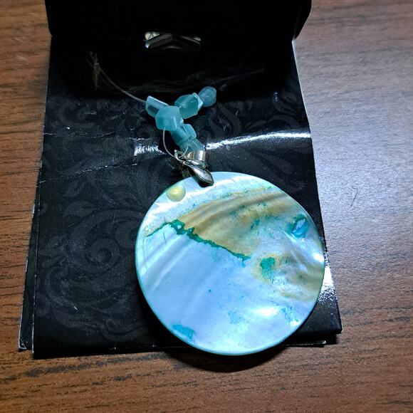 NOS Shell Accent Designed Shell Charm for handmade necklace Aqua Blue Green - Picture 2 of 4